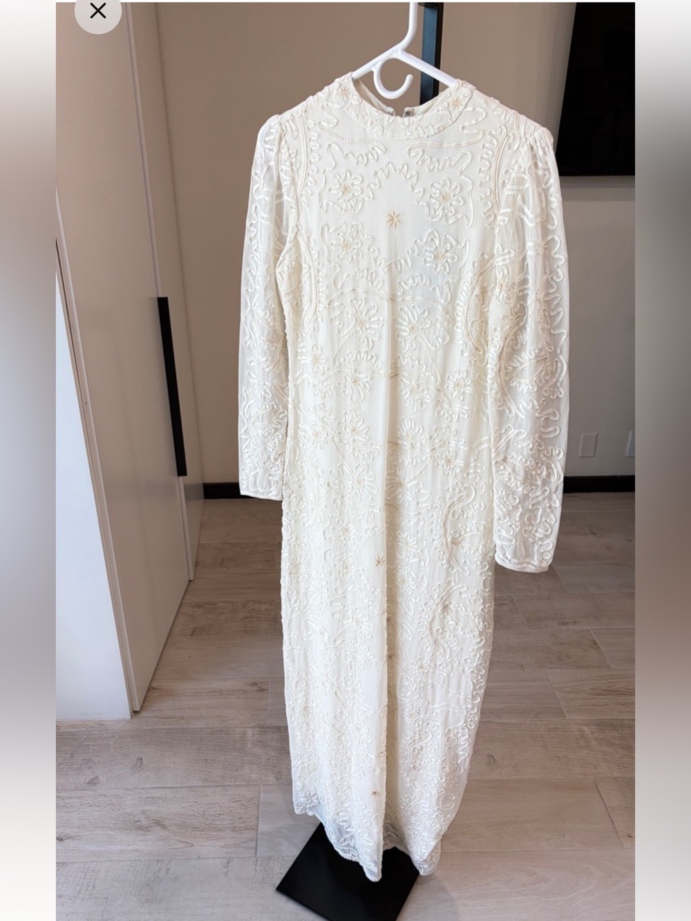 Farm Rio: Off-White Embroidered Crew Neck
Long Sleeve Maxi Dress - Picture 5 of 7